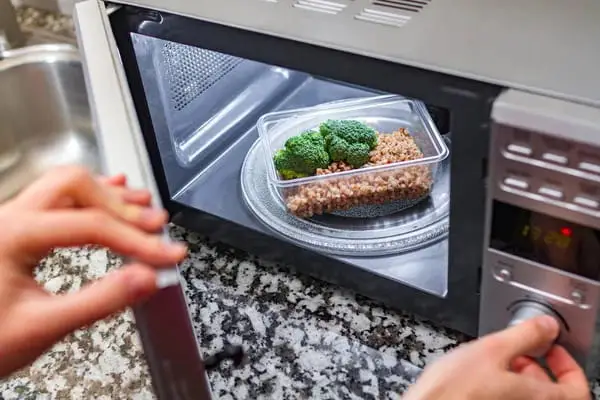 can you put plastic in the oven