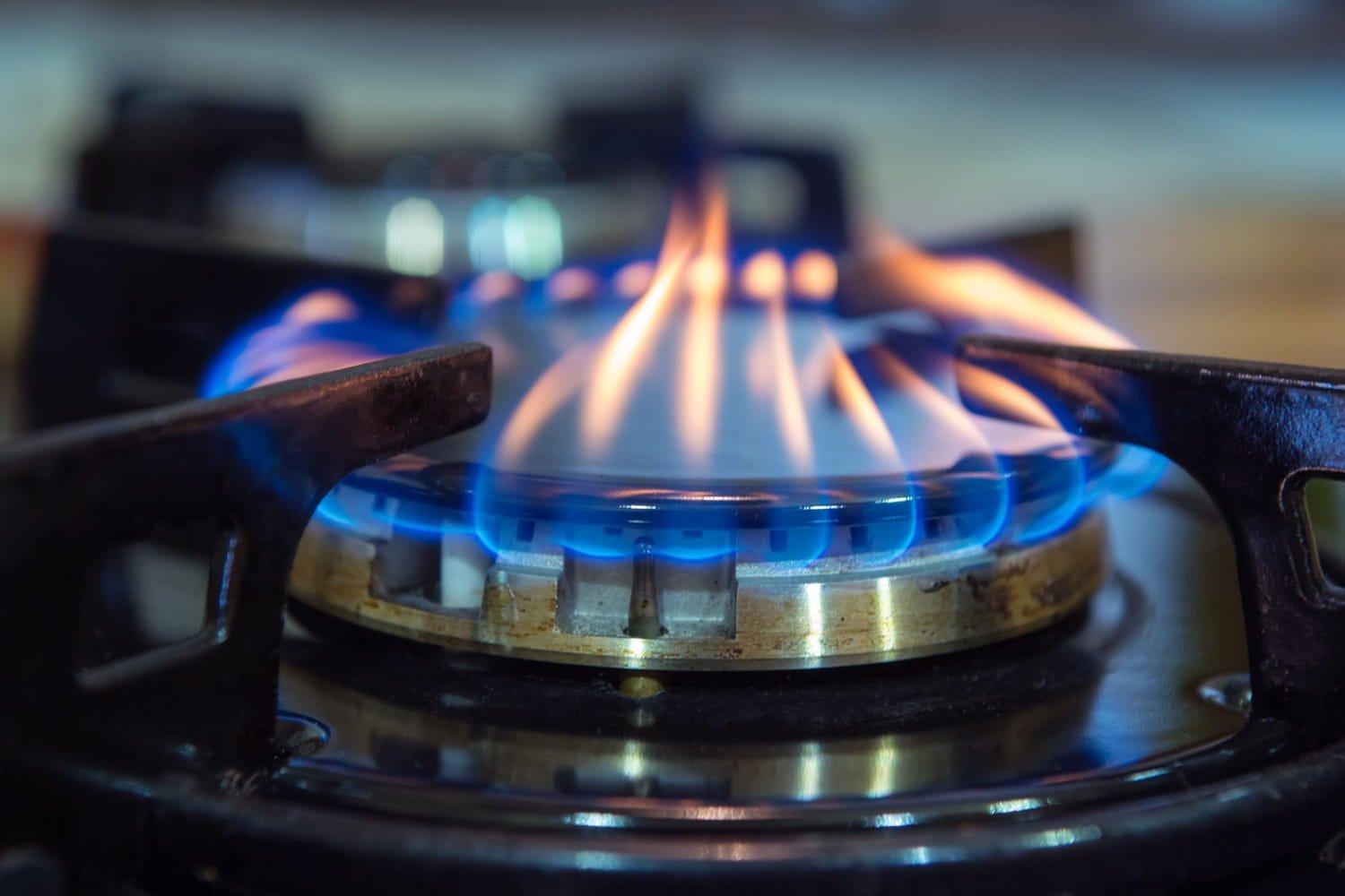how to safely disconnect a gas stove