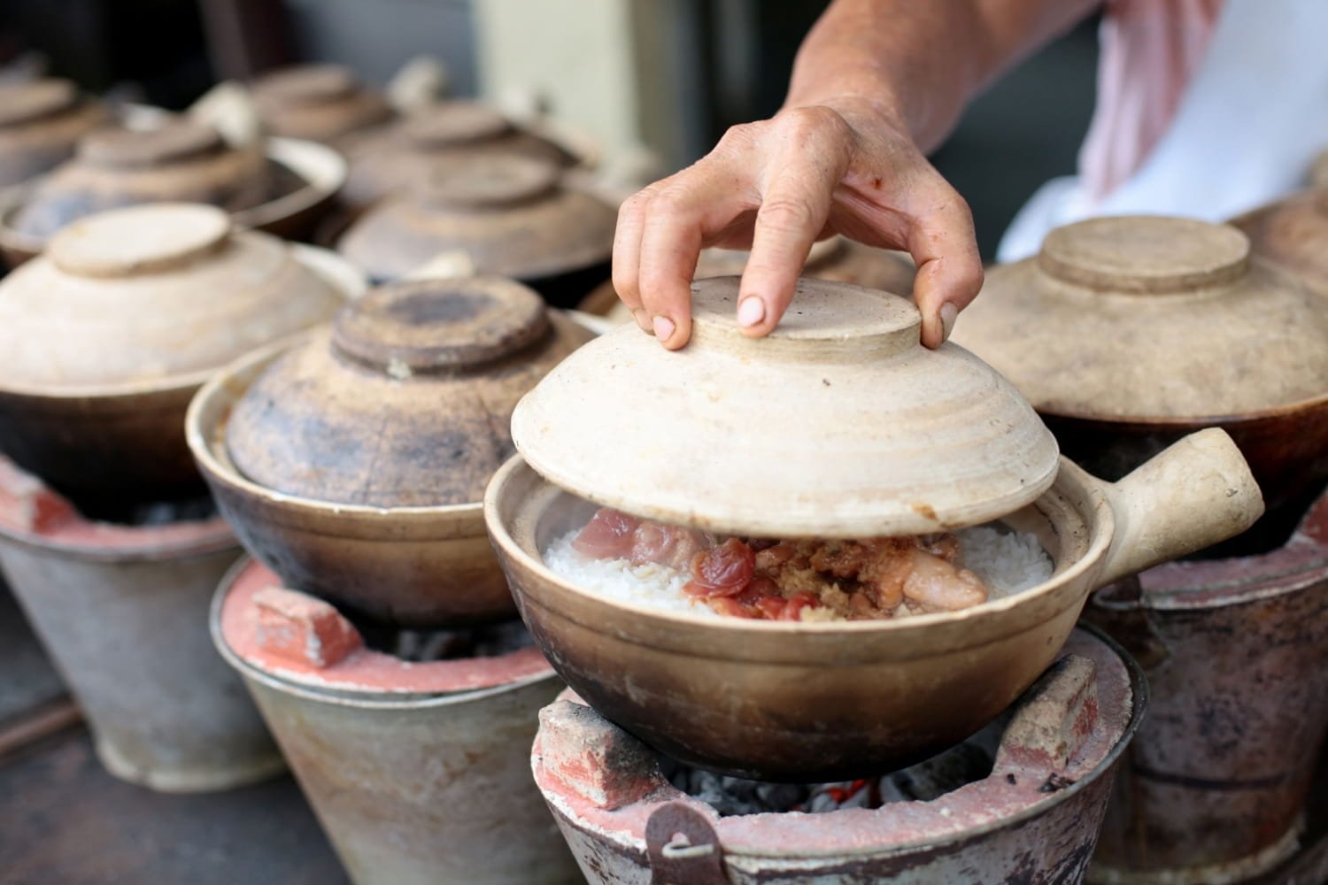 advantages of cooking in clay pots
