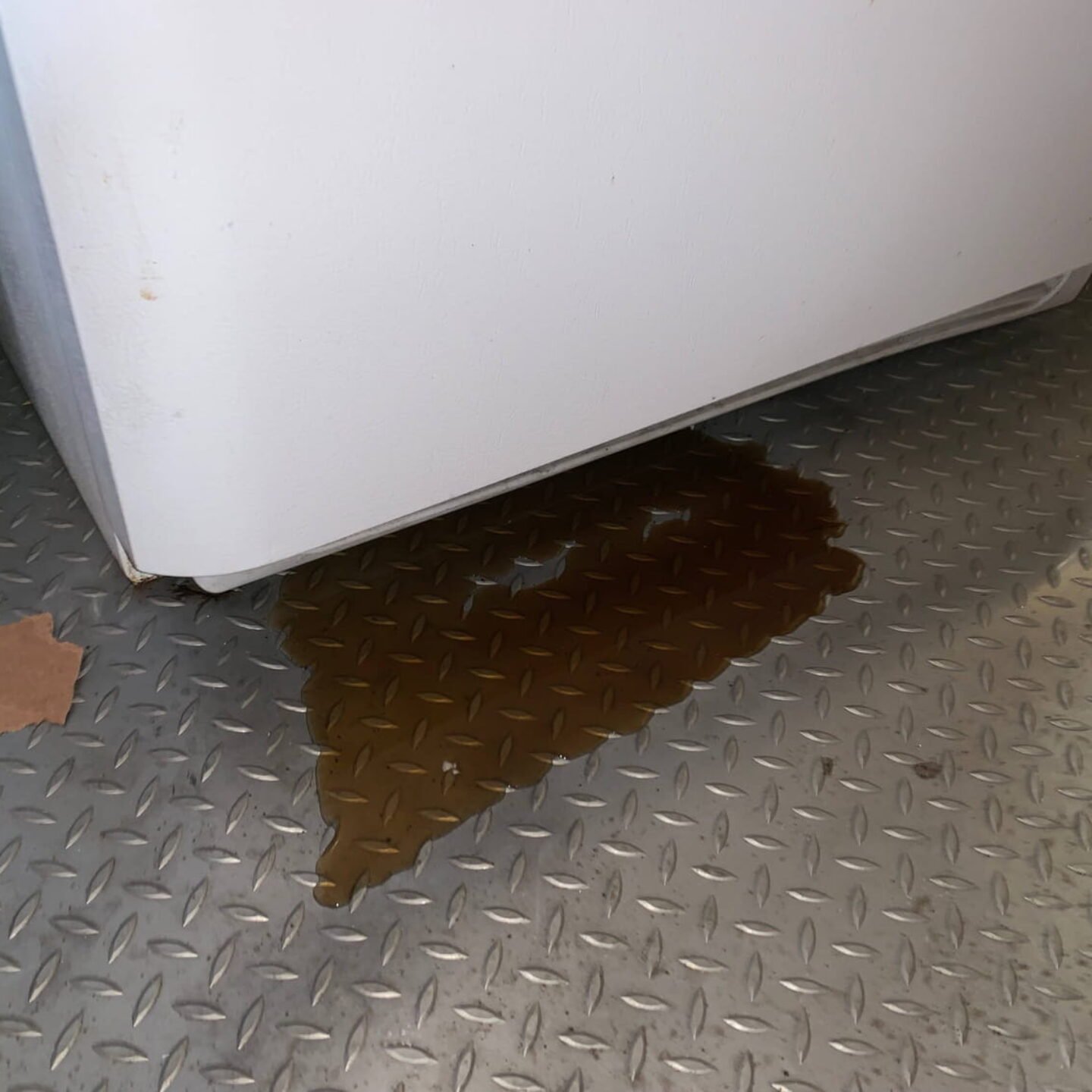 Oven Leaking Brown Liquid? Possible Causes & Fixes