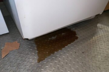 Oven Leaking Brown Liquid? Possible Causes & Fixes