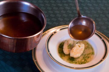 Beef Consomme Vs Beef Broth – What’s The Difference?