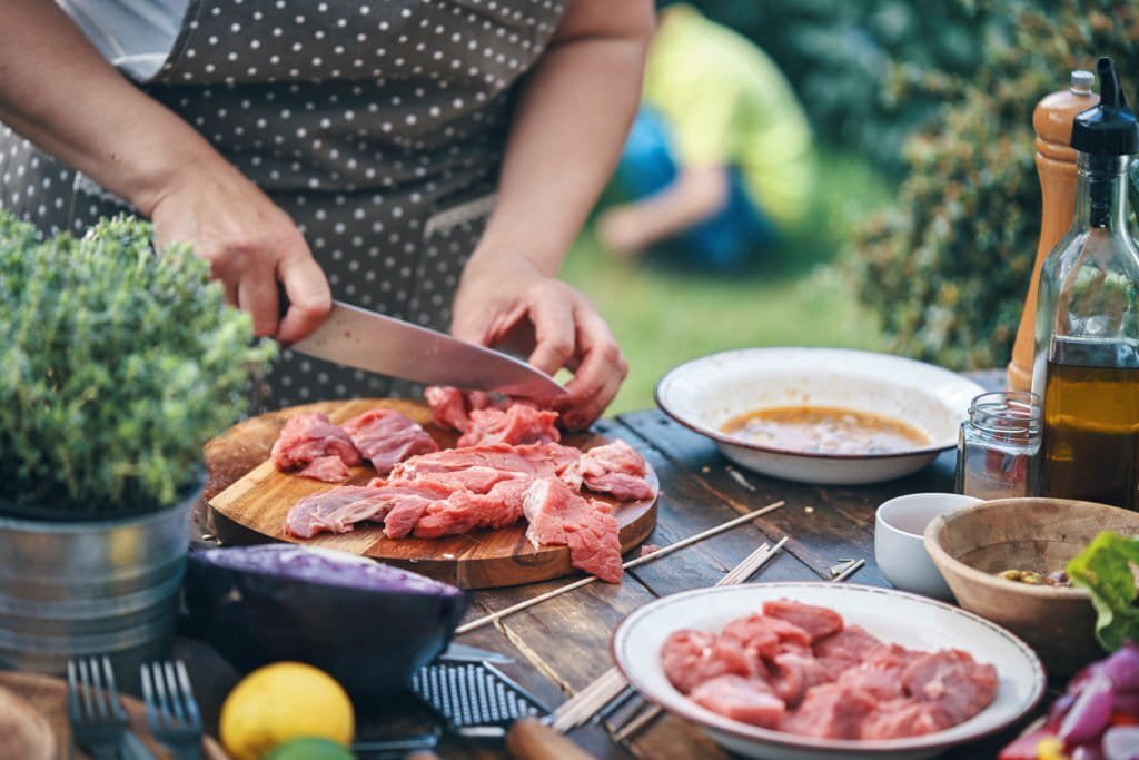how long can meat sit out before cooking