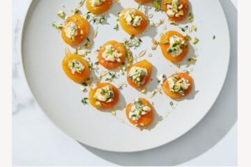 Apricot-Stilton Bites Recipe