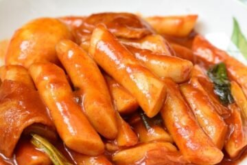 Easy Tteokbokki Recipe (Spicy Korean Rice Cakes)