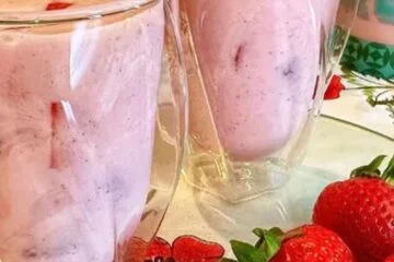 Agua Fresca de Fresas con Crema (Strawberries and Cream)