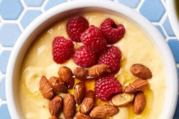 Mango-Almond Smoothie Bowl